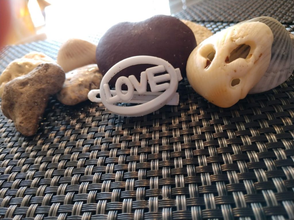 Beach finds little treasures of love